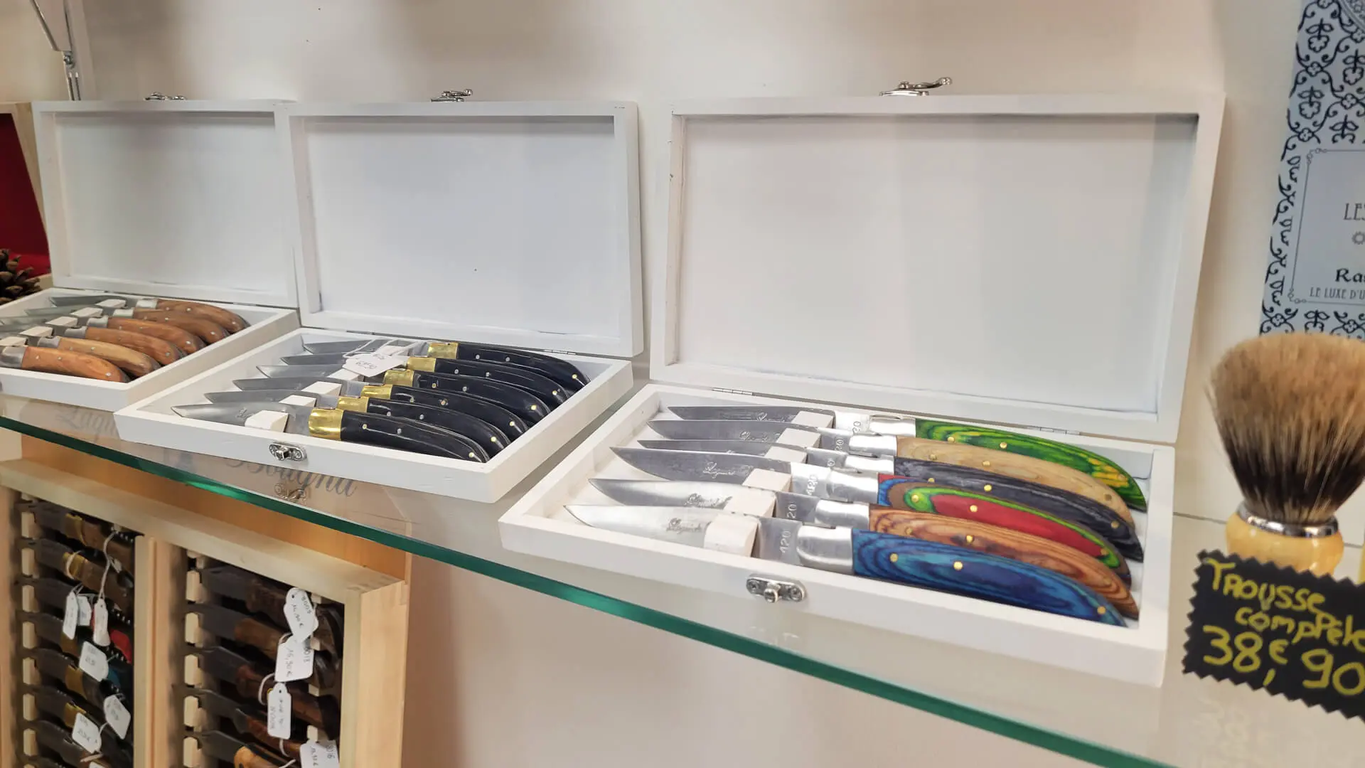 Vitrine de la coutellerie Monsieur Vincent